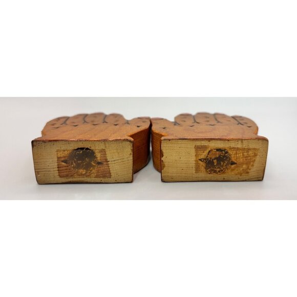 Vintage Wooden Hand-shaped salt and pepper shakers Manicure Nail Salon Unique - Picture 5 of 6